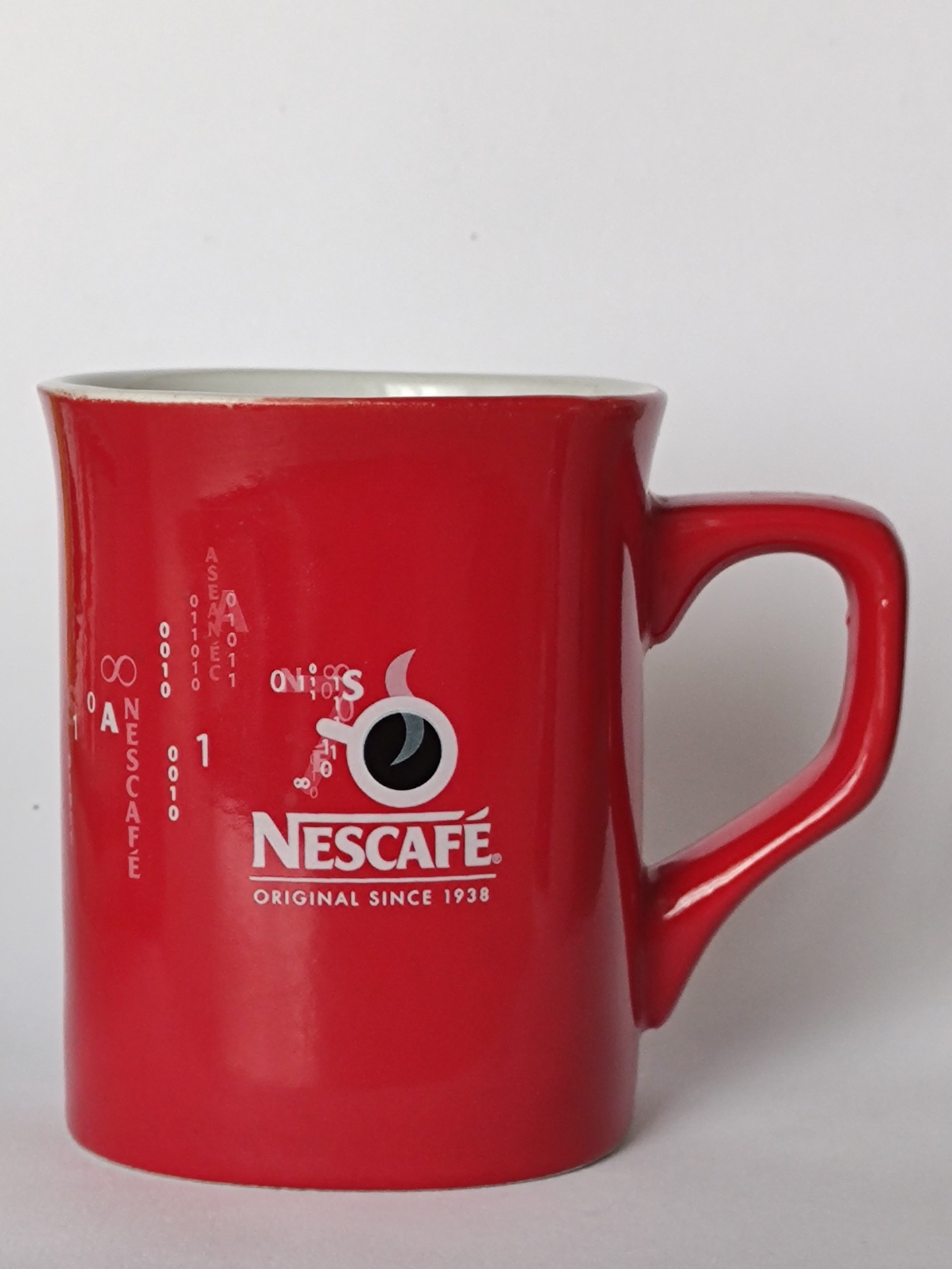 Nescafé, červený hrnek, 90'