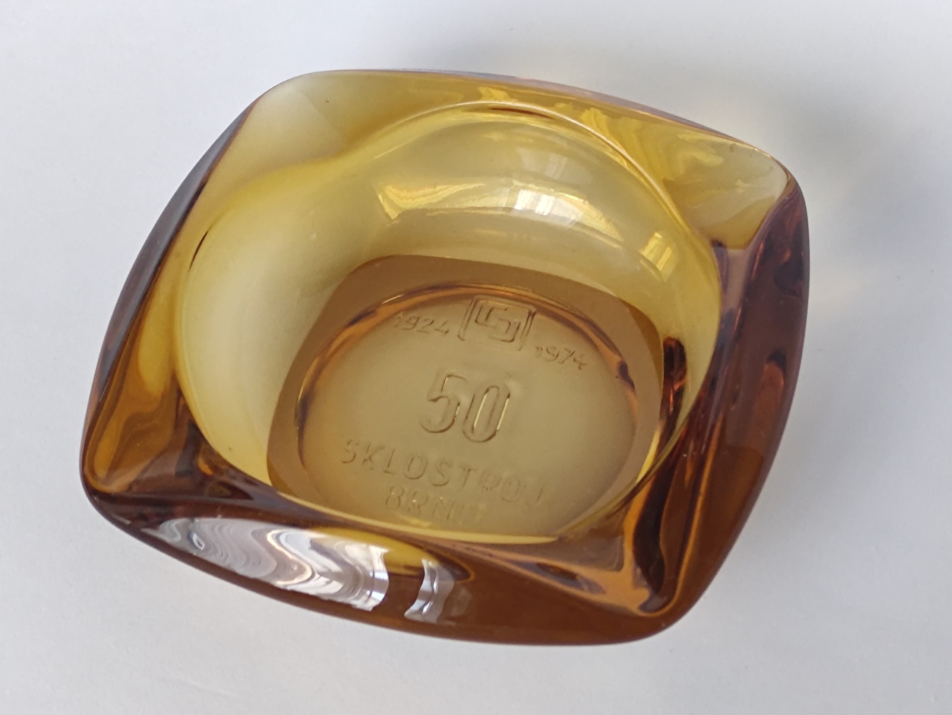 Výroční popelník Sklostroj Brno, 1924-1974