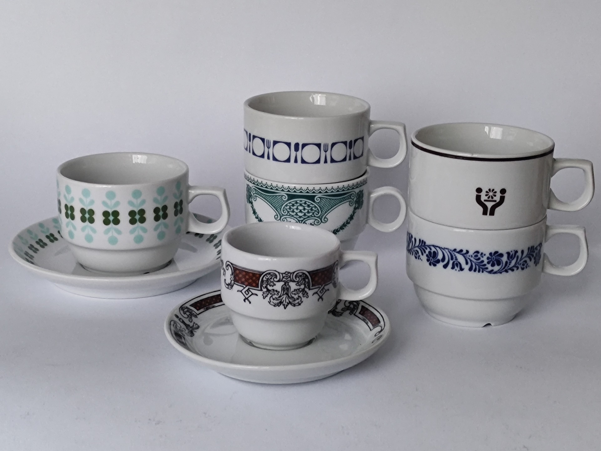 Retro šálky G. Benedikt Dvory