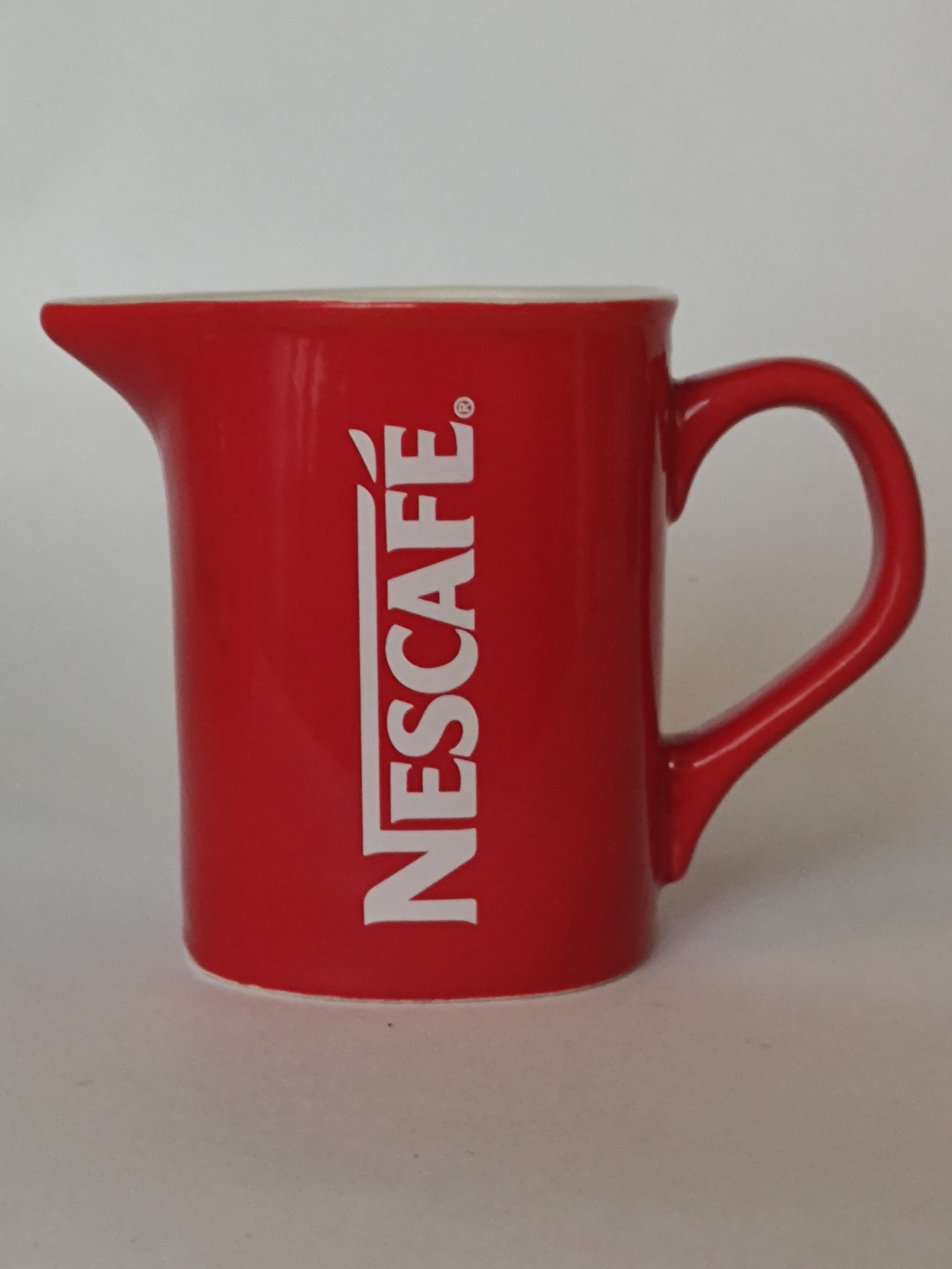 Reklamní červená konvička Nescafé, 2dcl
