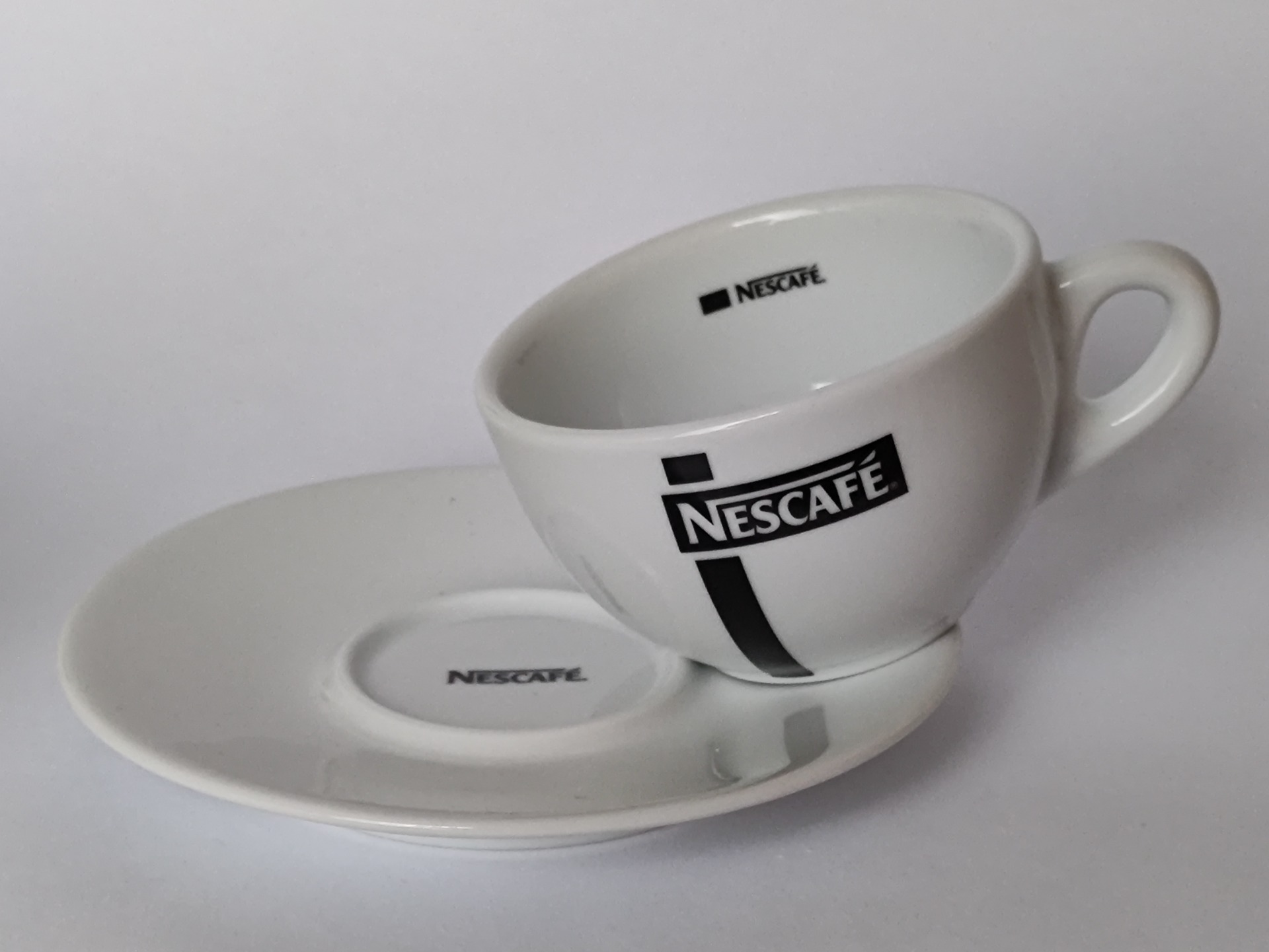 Šálek s logem Nescafé 