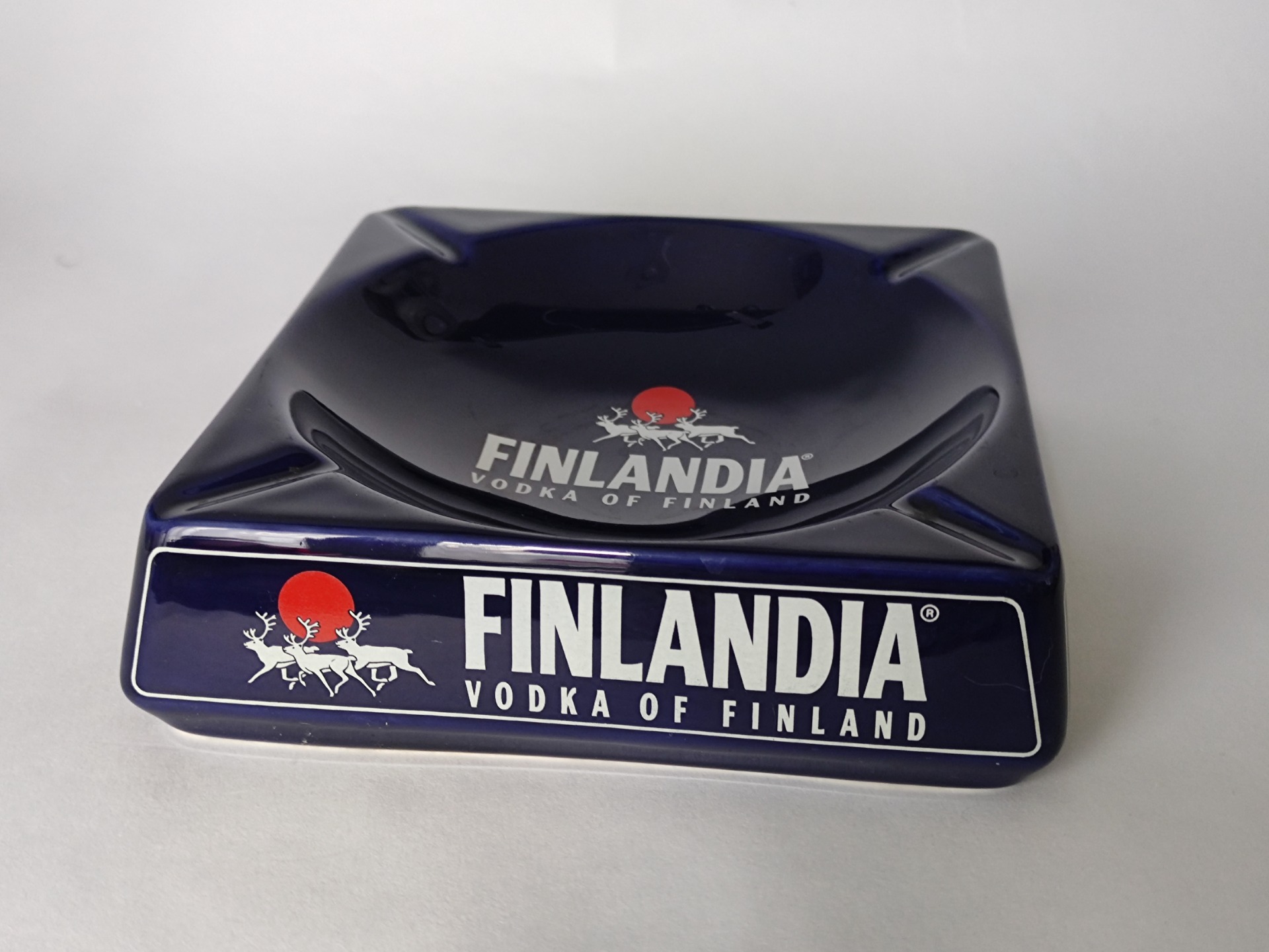 Reklamní popelník FINLANDIA Vodka 